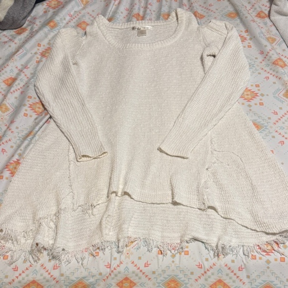 Kaisely || NWOT 100% Cotton Cold Shoulder with Hi-Lo and Raw Hems (M)